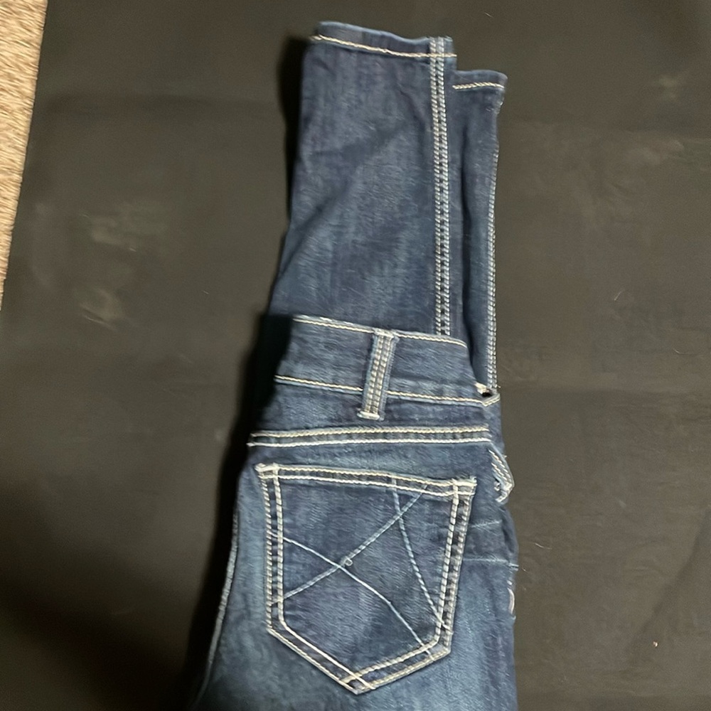 Like new women’s Ariat skinny jeans